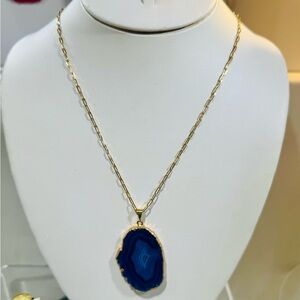 Elegant Blue Agate Pendant Necklace